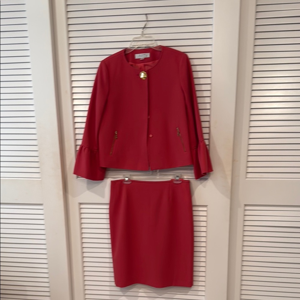 Tahari Elegant Salmon colored Suit, lined, like new.